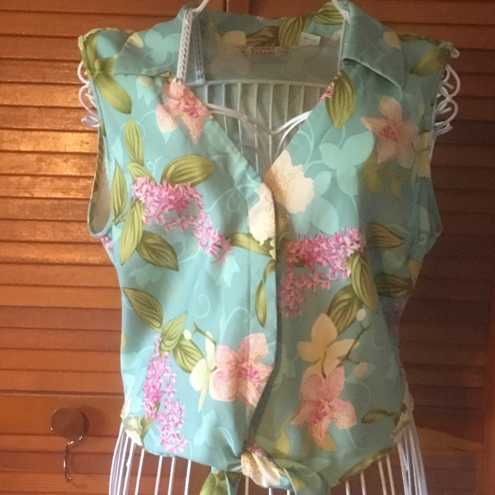 Tommy Bahama Front tie Blouse